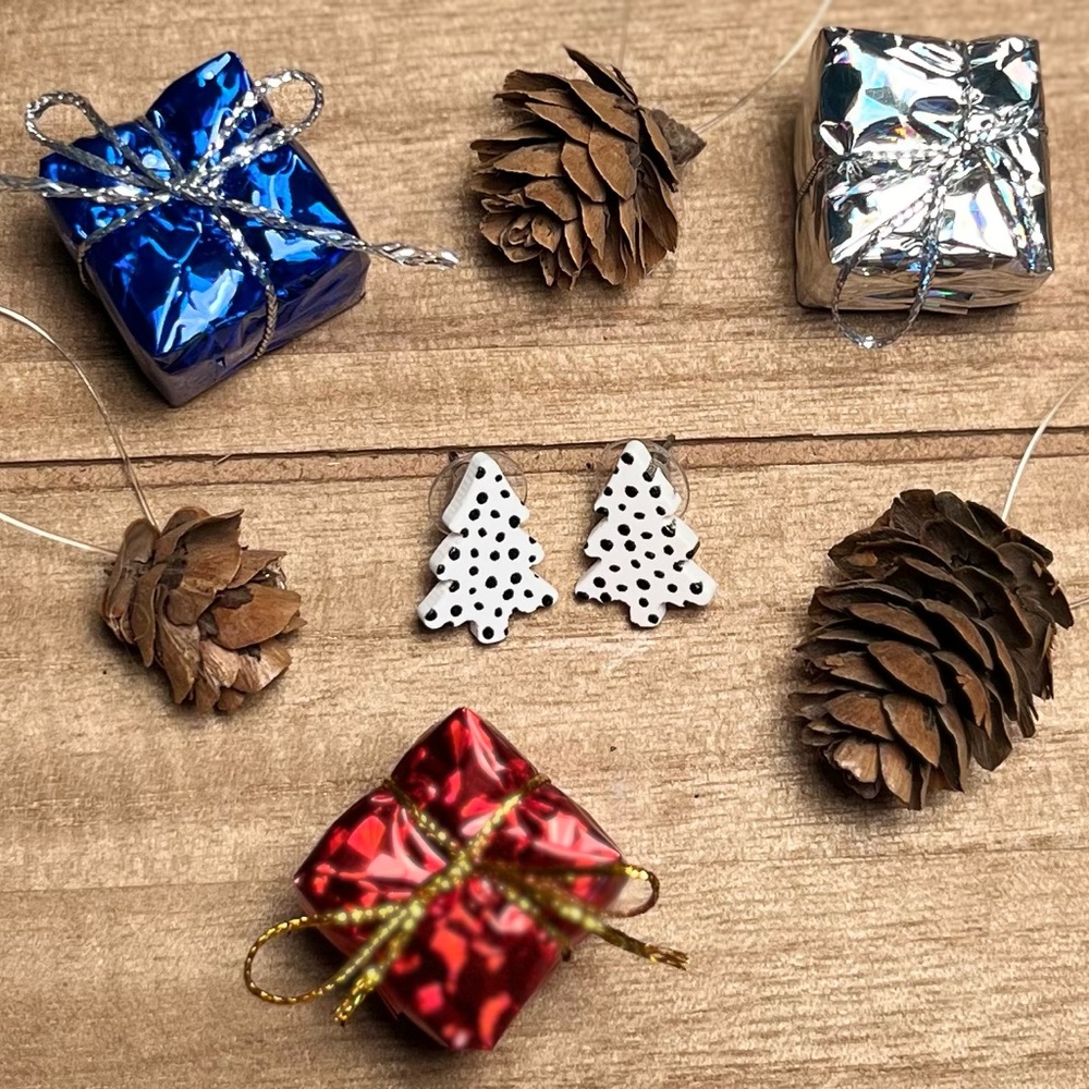 Christmas tree earrings